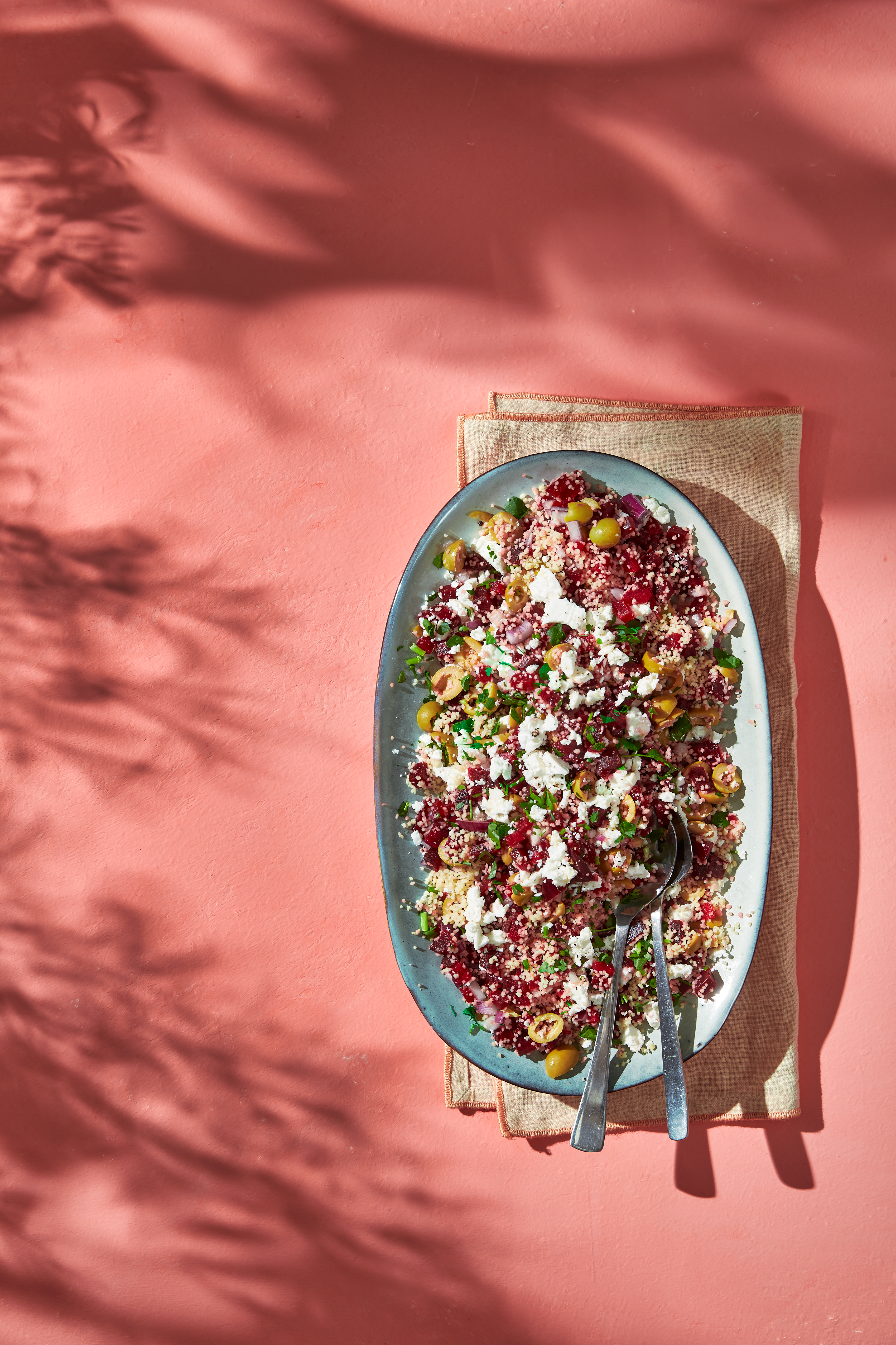 Lauwwarme bietencouscous met olijven en feta