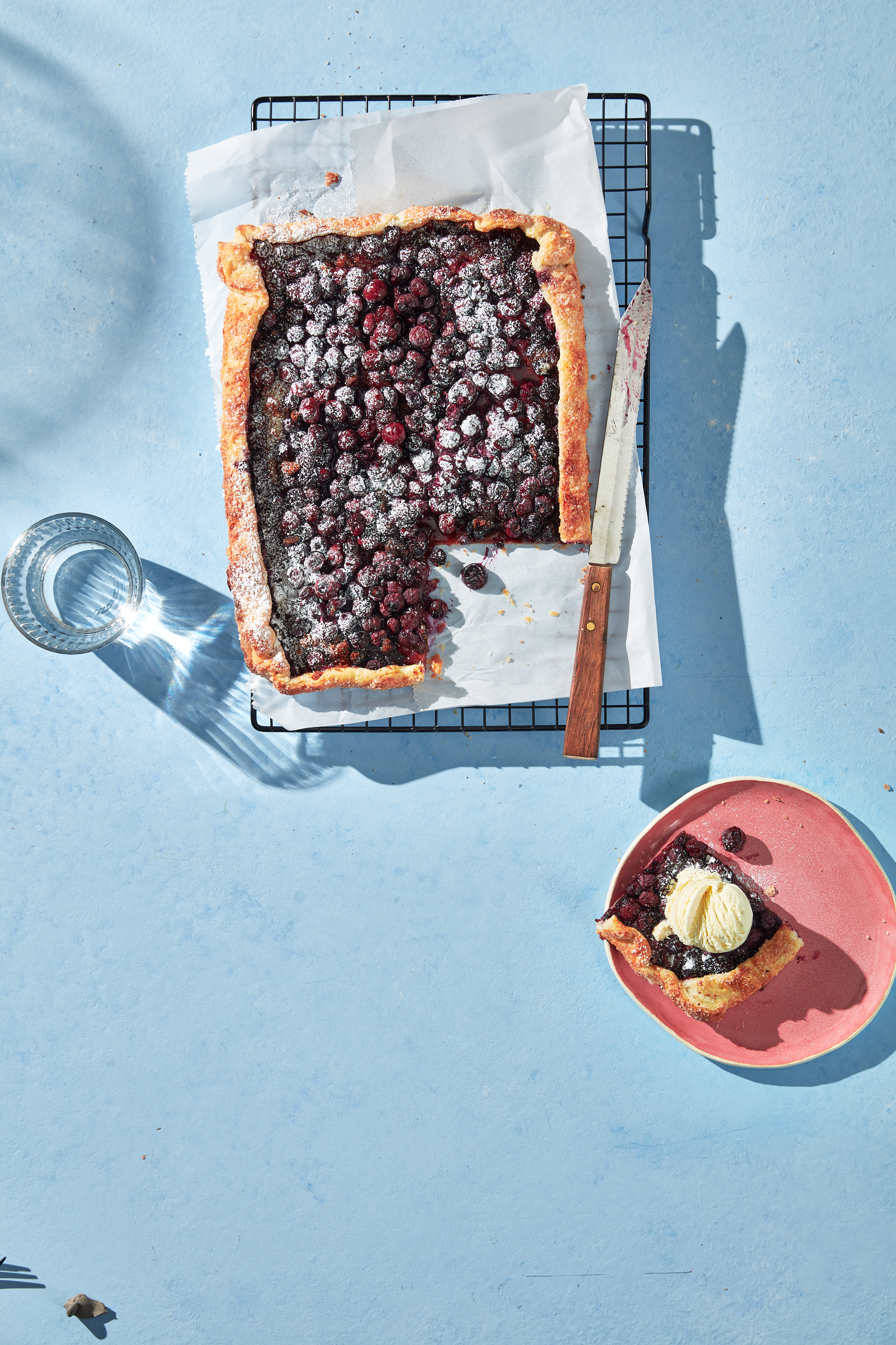 Blauwe bessengalette met ijs