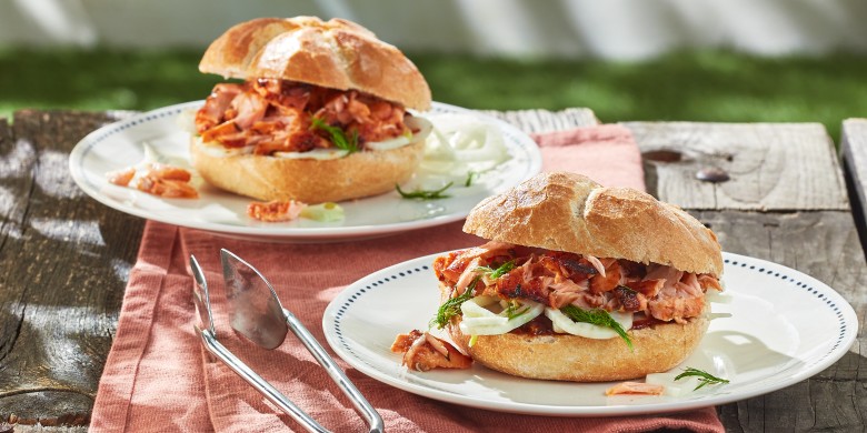 Broodje pulled salmon met ingelegde venkel