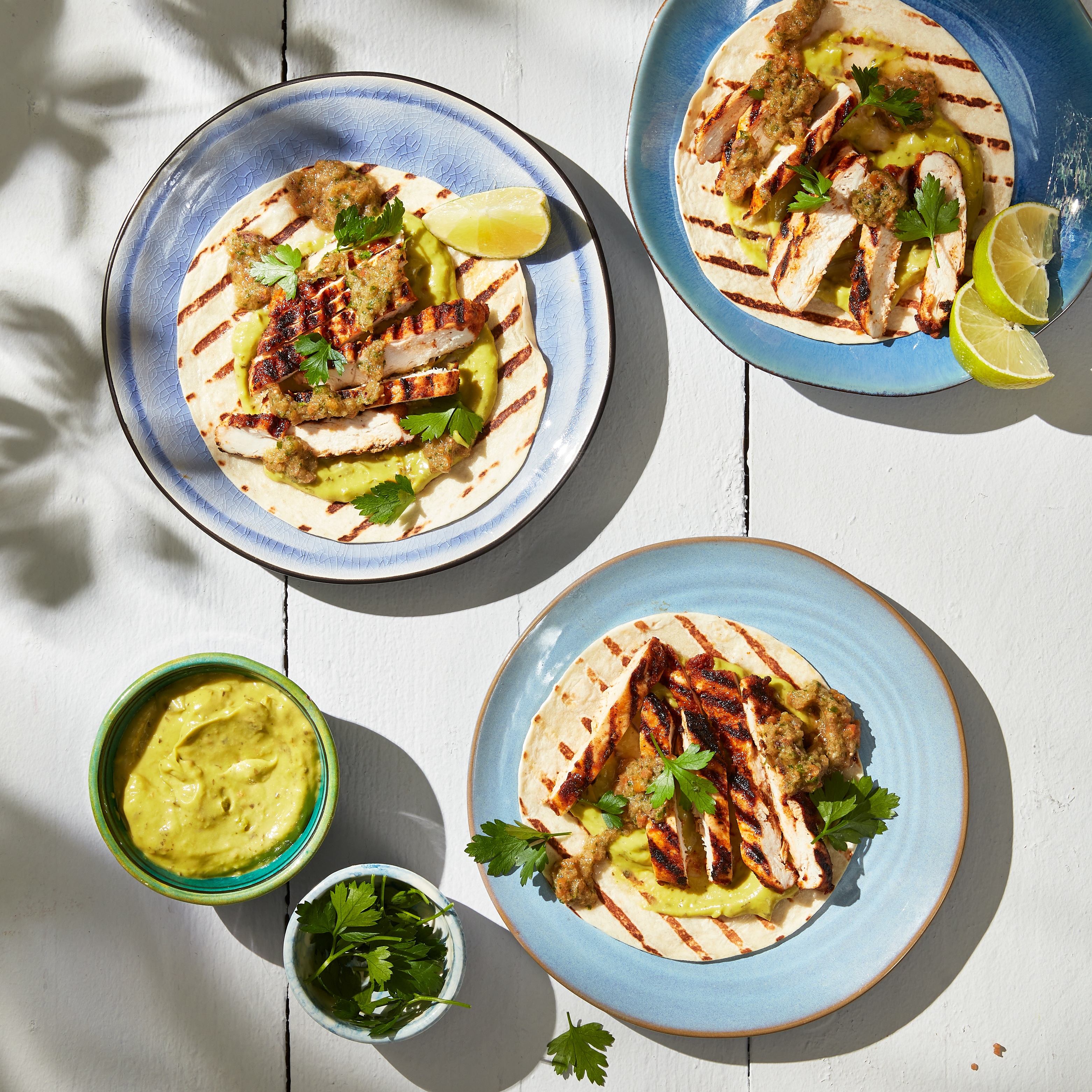 BBQ-taco's met kip, guacamole en snelle salsa