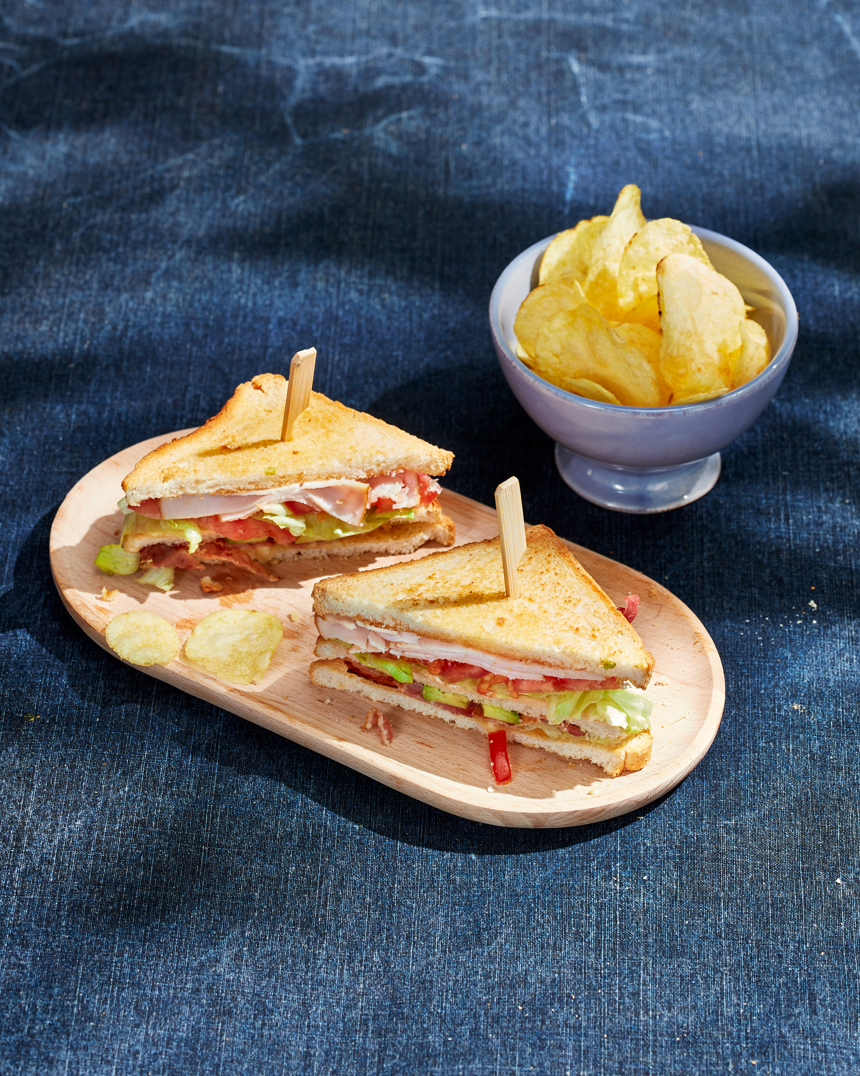 Club sandwich met gerookte kip en spek