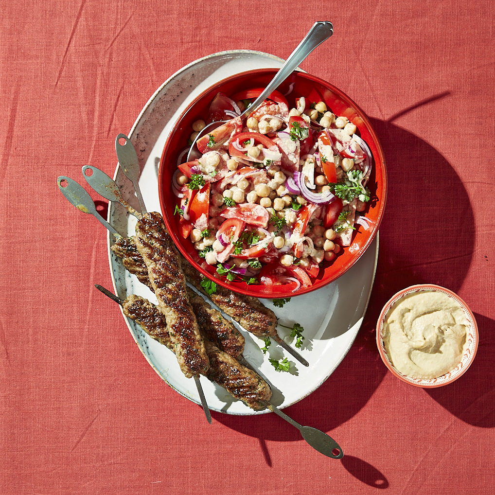 Gegrilde gehaktspies met salade