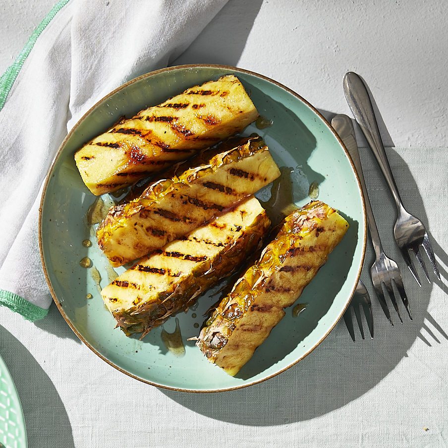 Gegrilde ananas met kaneelhoning