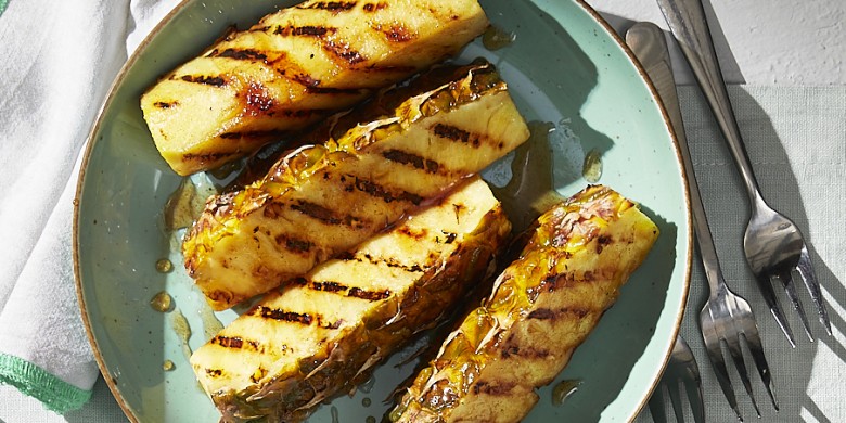 Gegrilde ananas met kaneelhoning