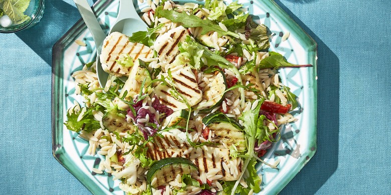 Mediterrane BBQ-salade met halloumi