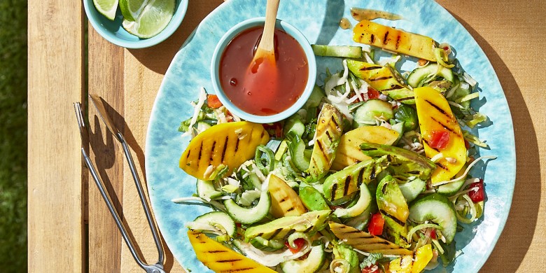 Aziatische salade met gegrilde mango