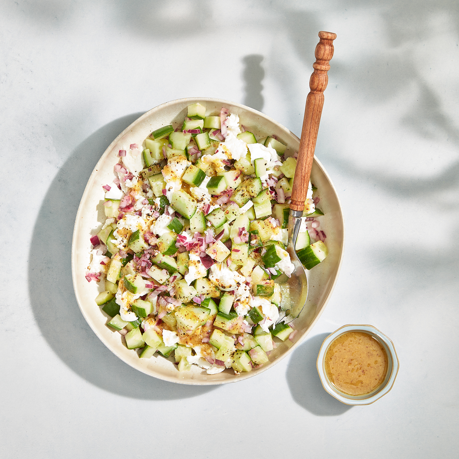 Chopped komkommersalade met mozzarella