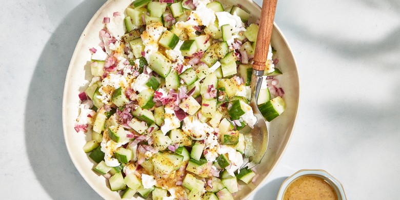 Chopped komkommersalade met mozzarella