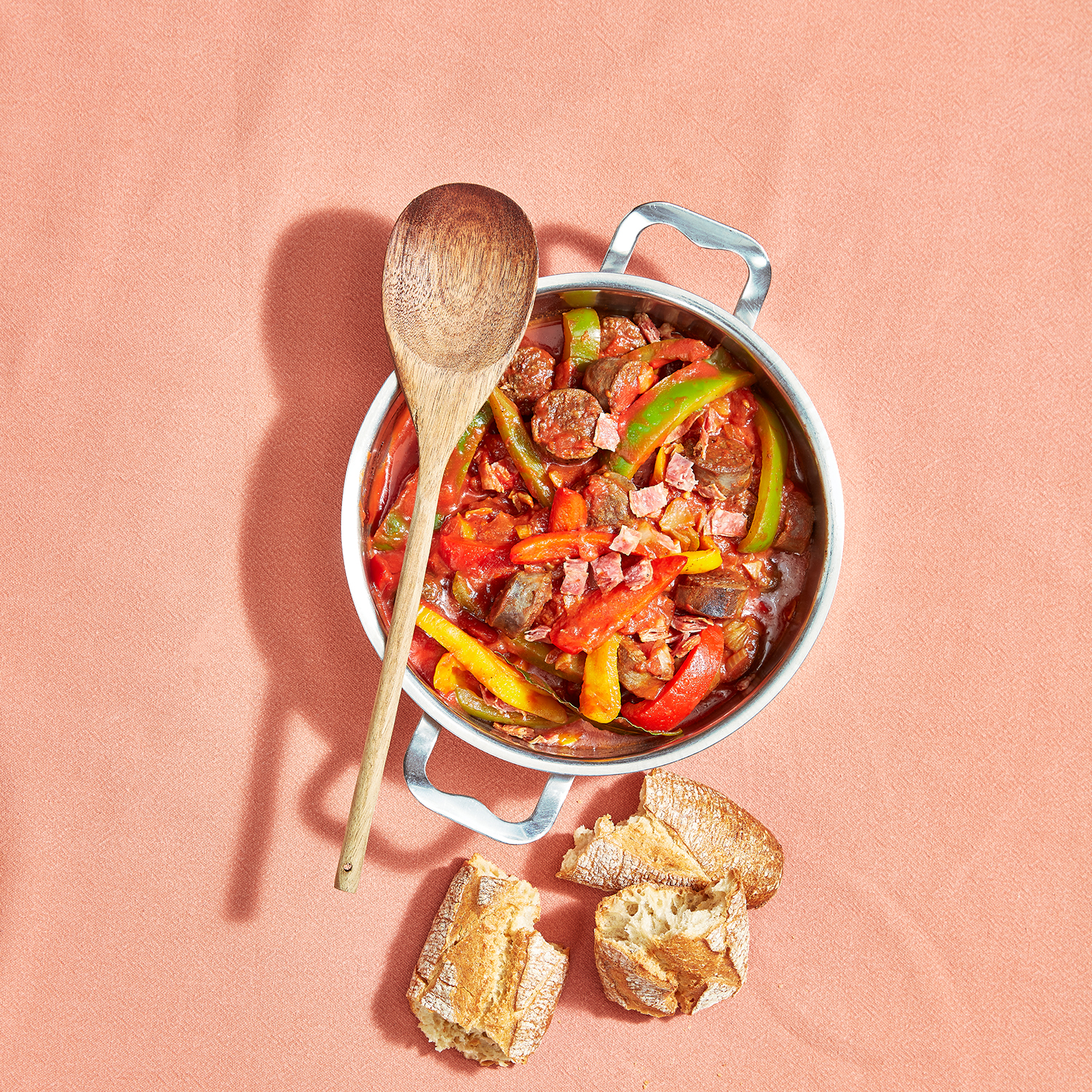 Snelle goulash met salami en saucijs