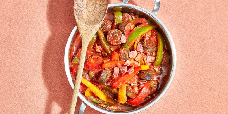 Snelle goulash met salami en saucijs