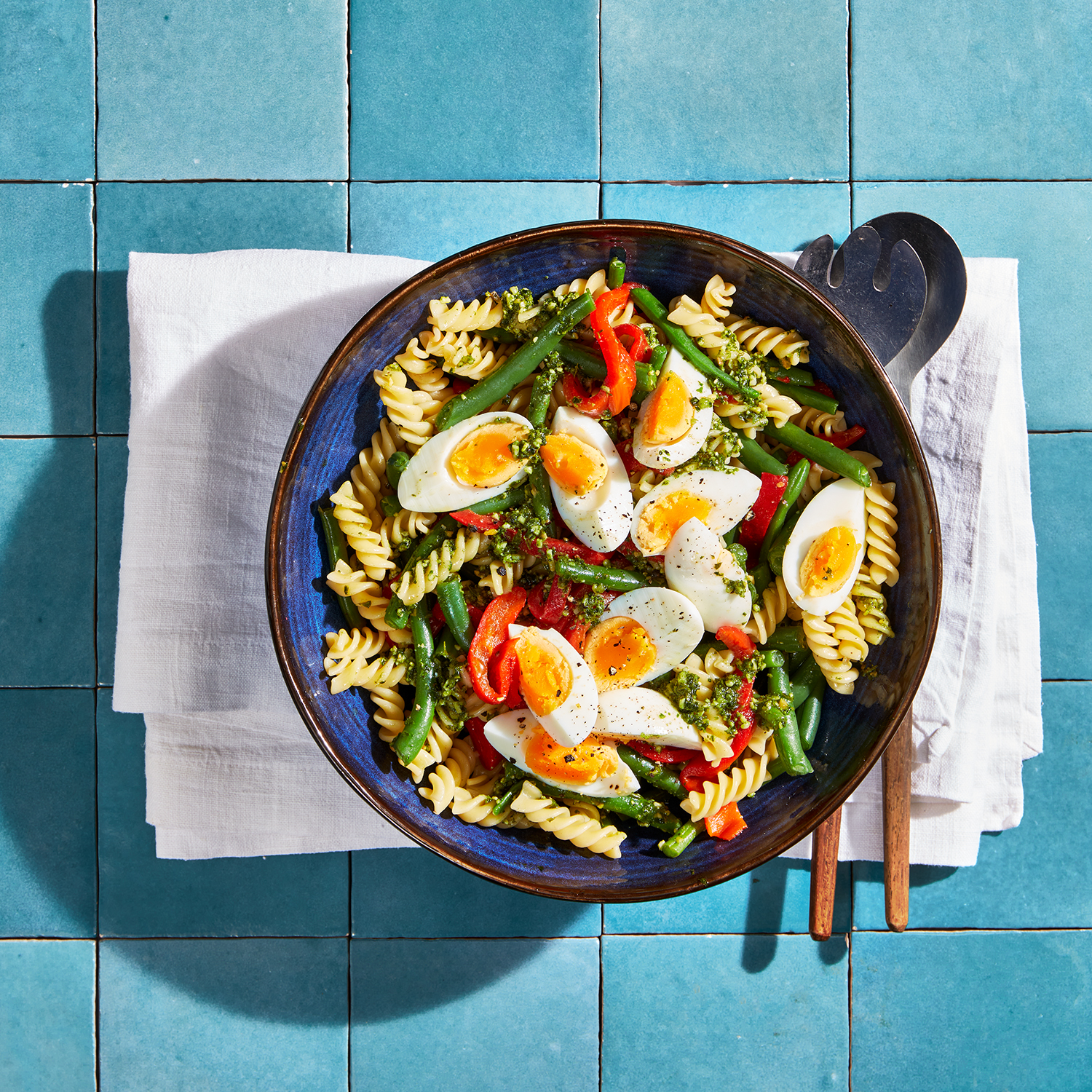 Pastasalade met pesto, sperziebonen en ei