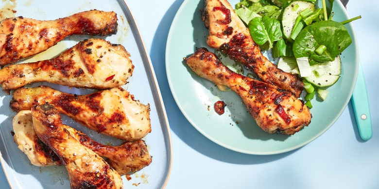Kipdrumsticks uit de airfryer met citroen en honing