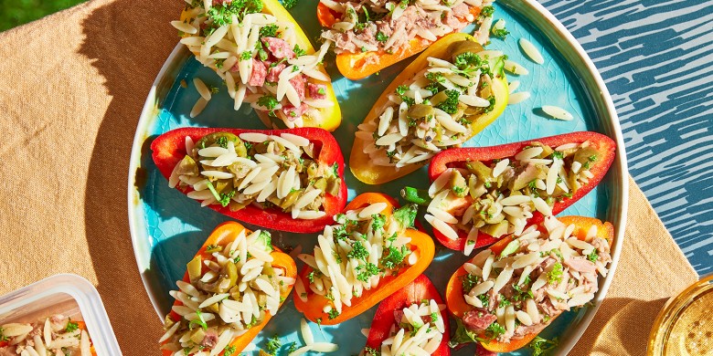 Mediterrane paprikaatjes met olijven-orzosalade