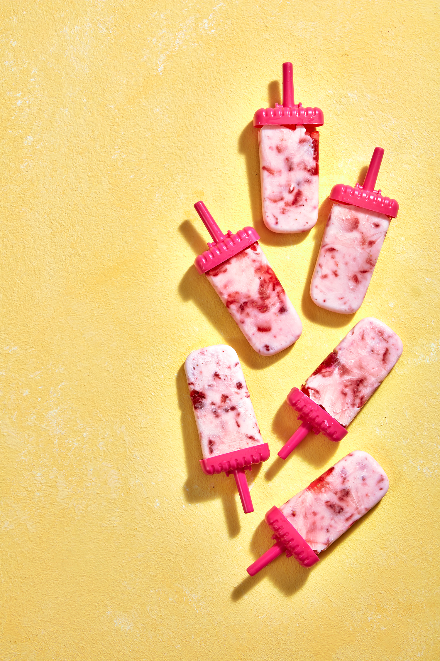 Frambozen-aardbeienijsjes met yoghurt