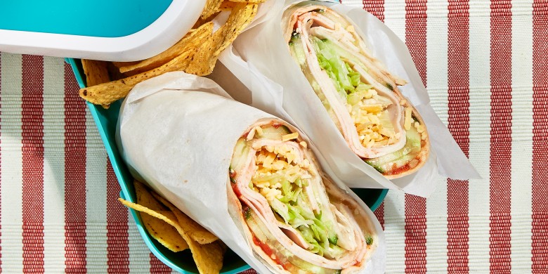 Wrap met kip, kaas en komkommer