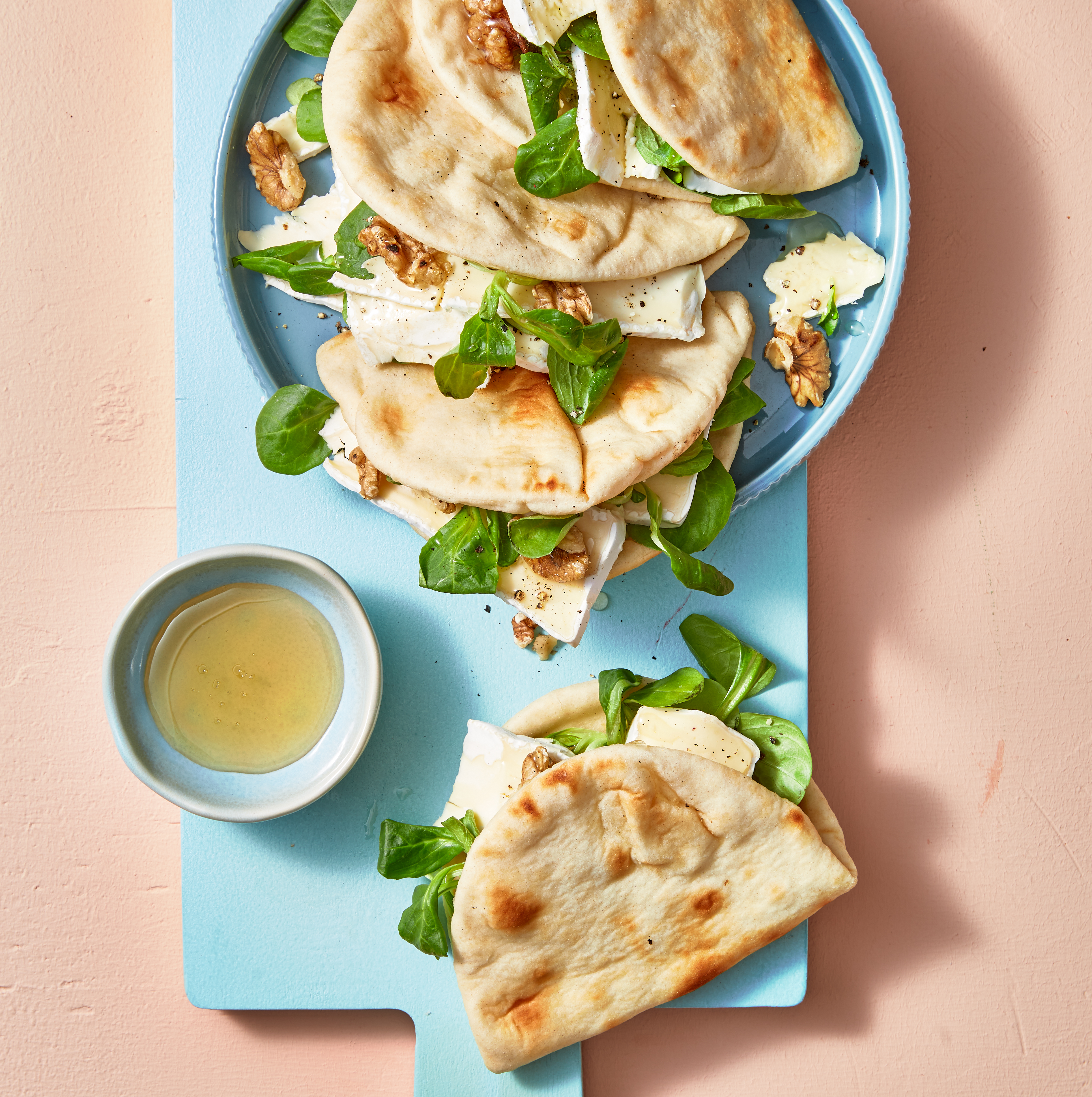 Flatbread met brie, honing en walnoten
