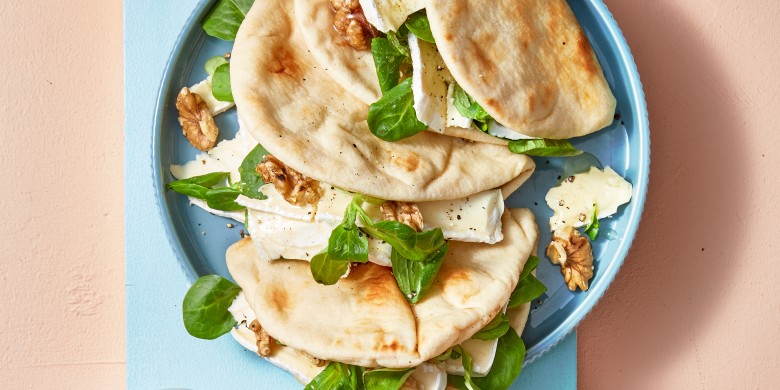 Flatbread met brie, honing en walnoten