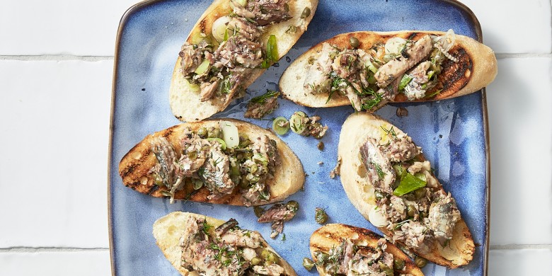 Bruschetta met sardientjessalade