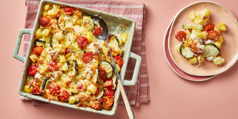 Snelle ovenschotel met kip, krieltjes en courgette