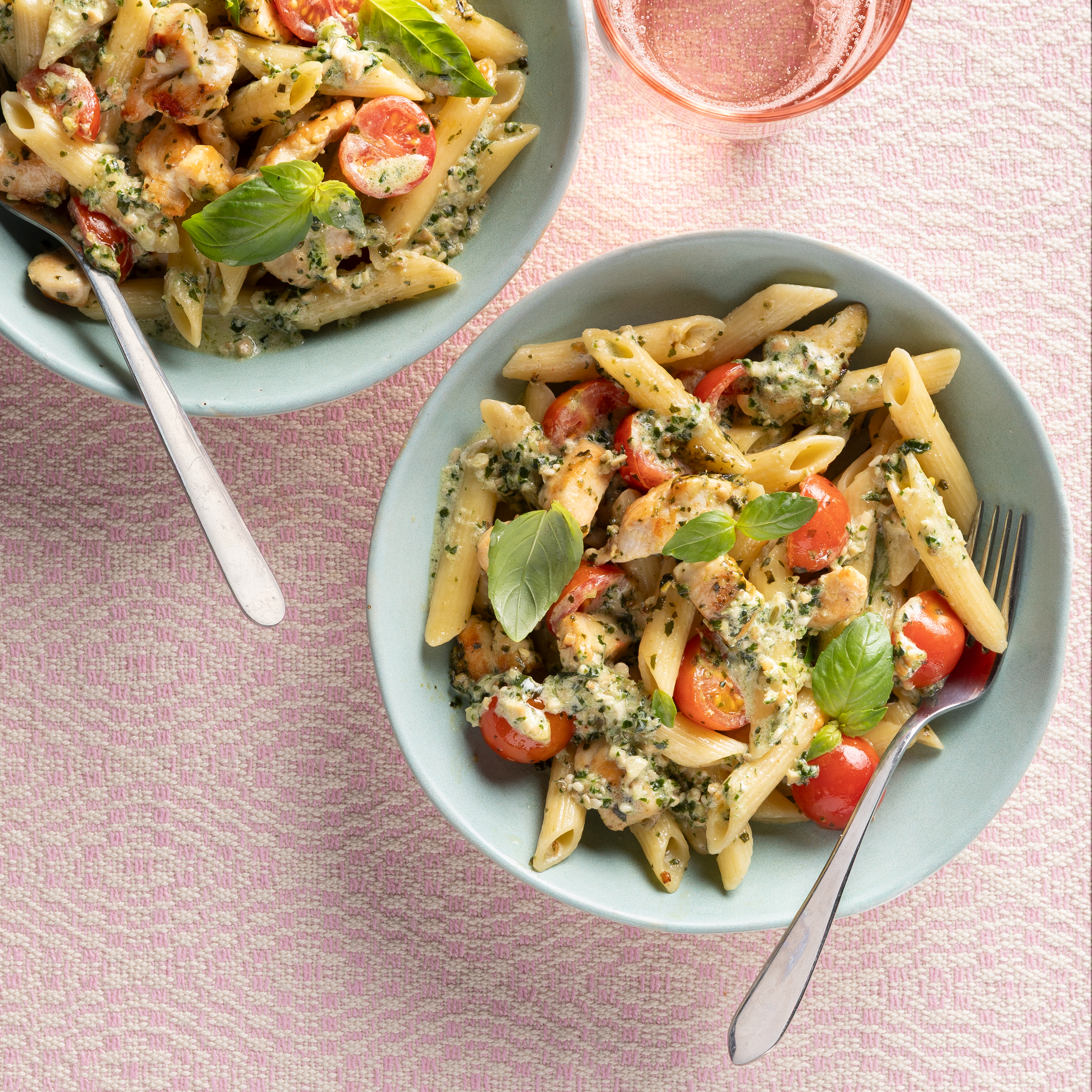 Pasta pesto kip