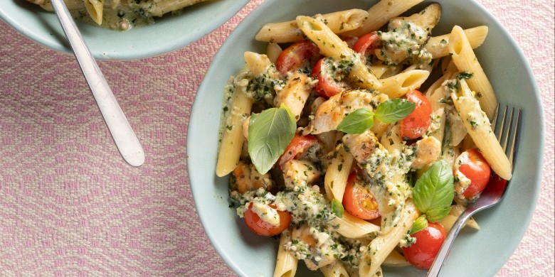 Pasta pesto kip 