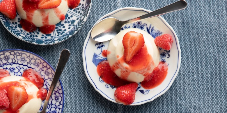 Panna cotta met zomerfruit