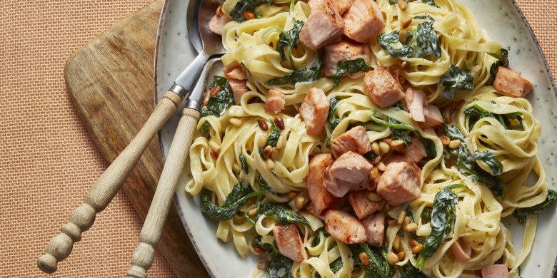 Pasta met zalm en spinazie