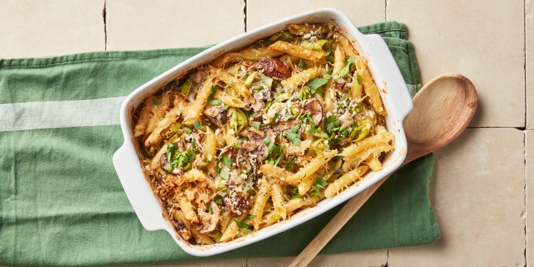 Pastaschotel met prei en paddenstoelen 
