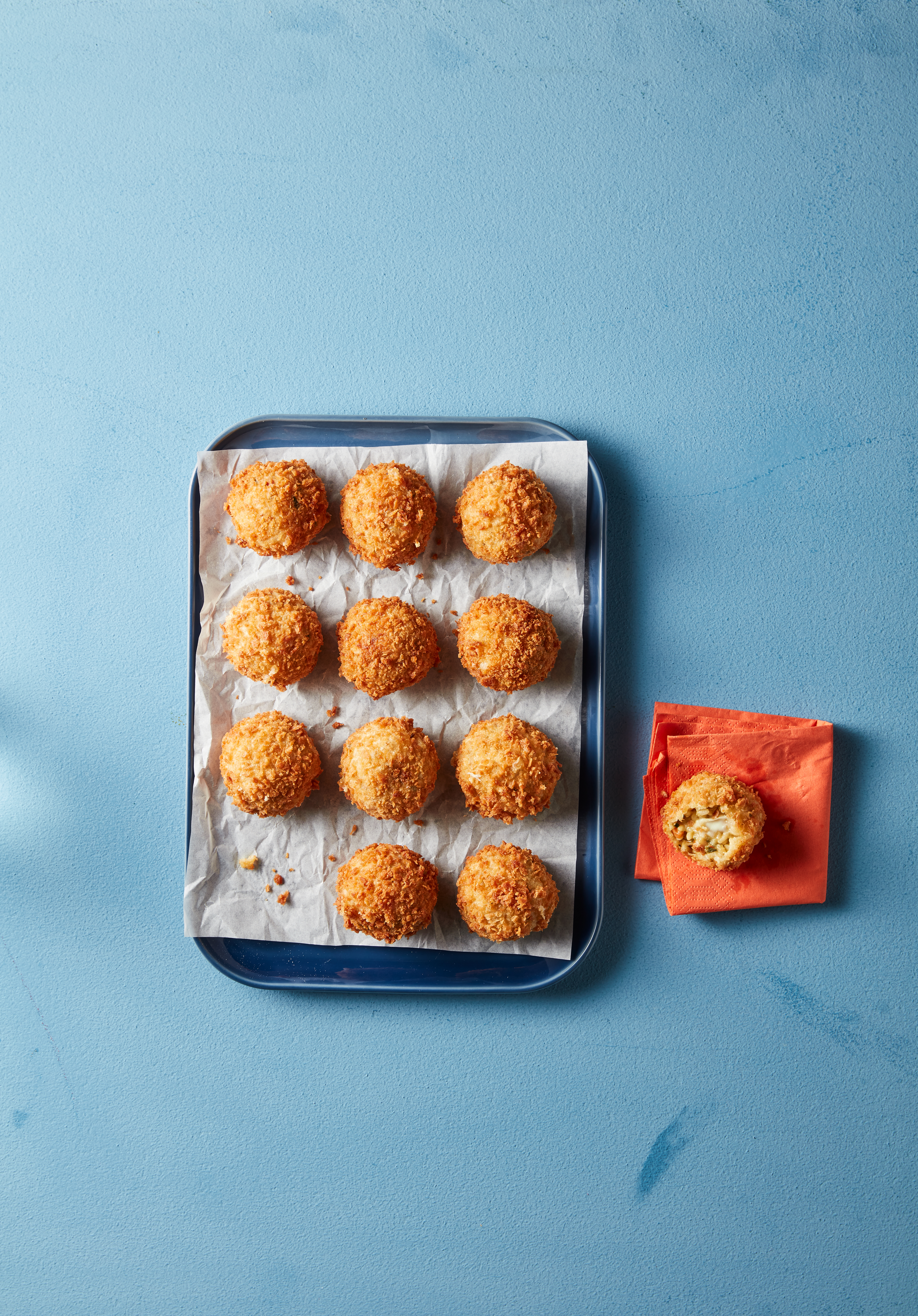 Risottoballetjes met mozzarella en basilicum