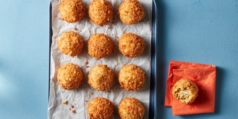 Risottoballetjes met mozzarella en basilicum