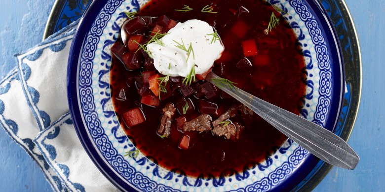 Borsjt met zure room en dille
