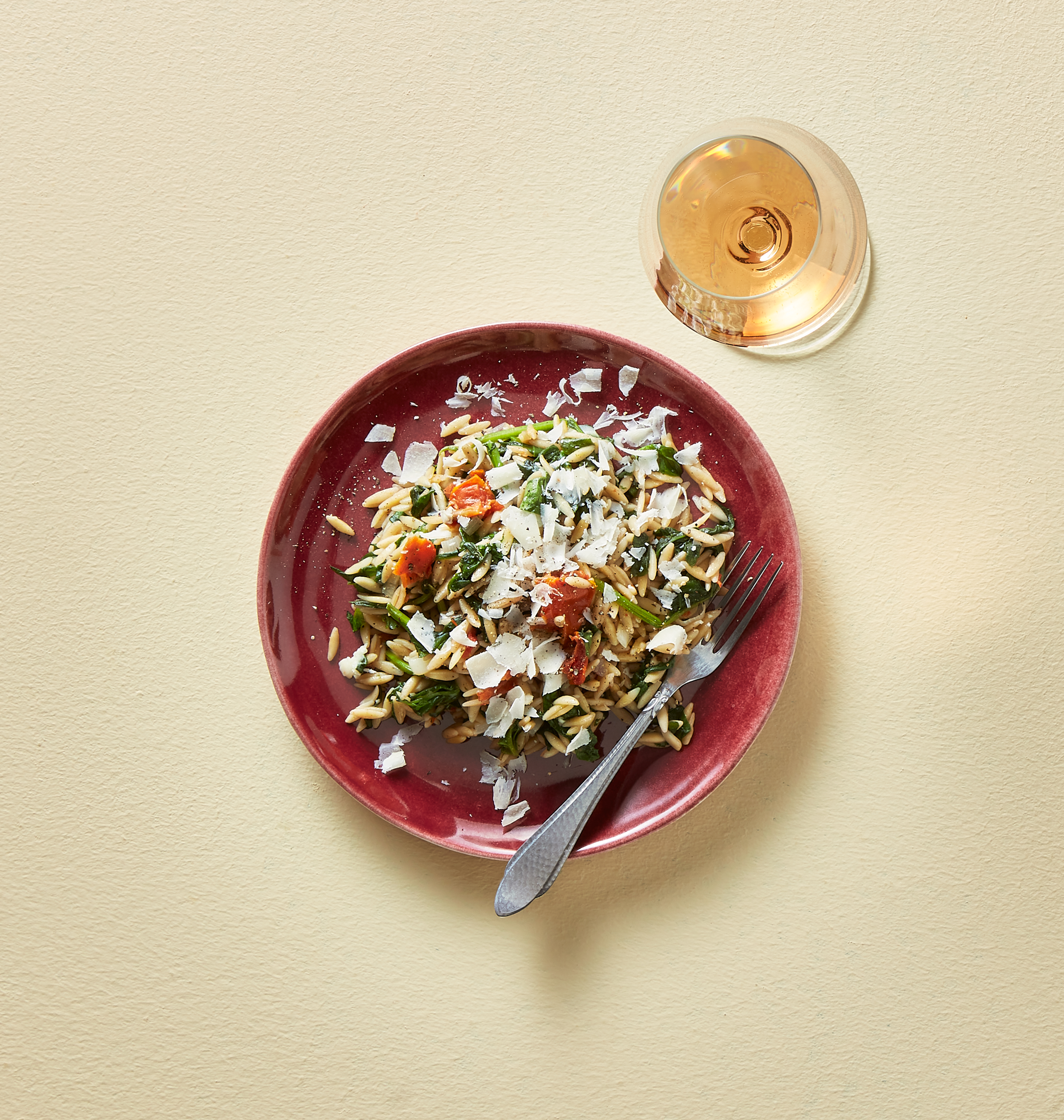 Orzo met spinazie en zongedroogde tomaten