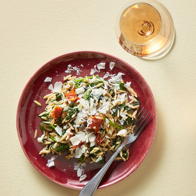 Orzo met spinazie en zongedroogde tomaten