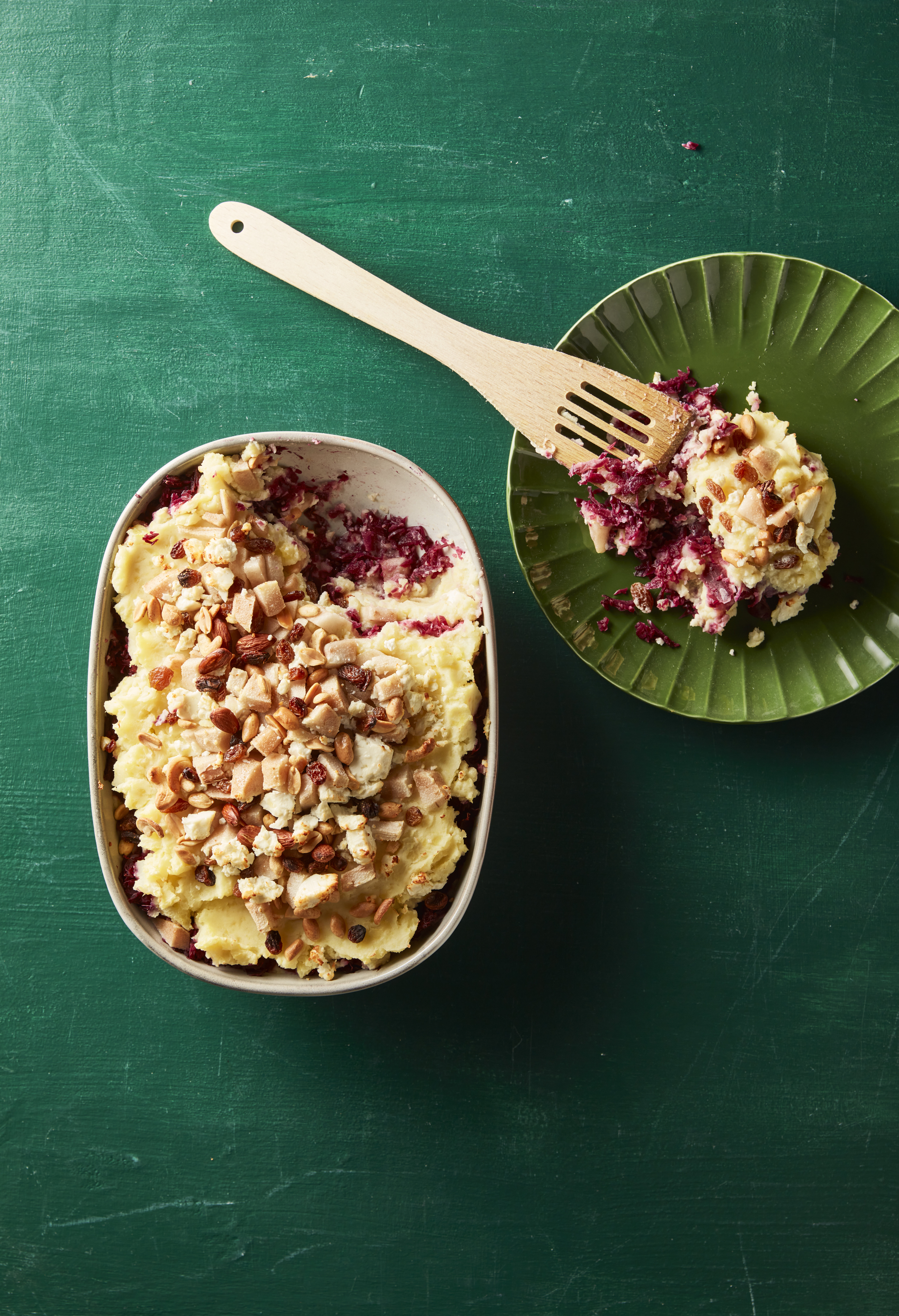 Rodekool ovenschotel met peer en feta