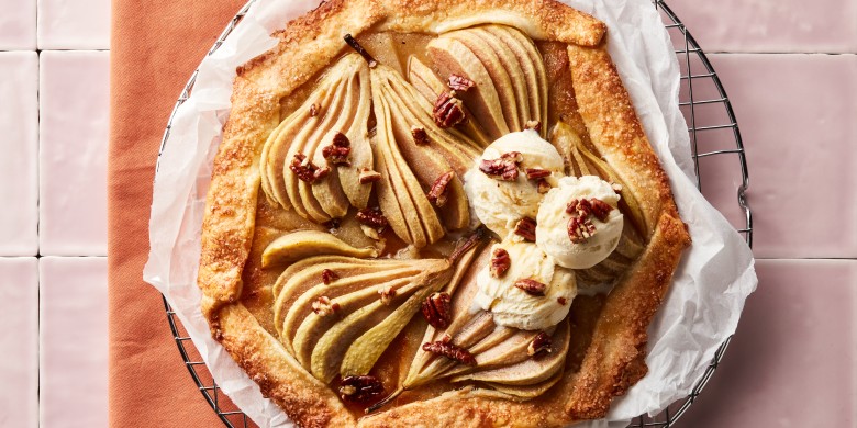Perengalette met amandelspijs en vanille-ijs