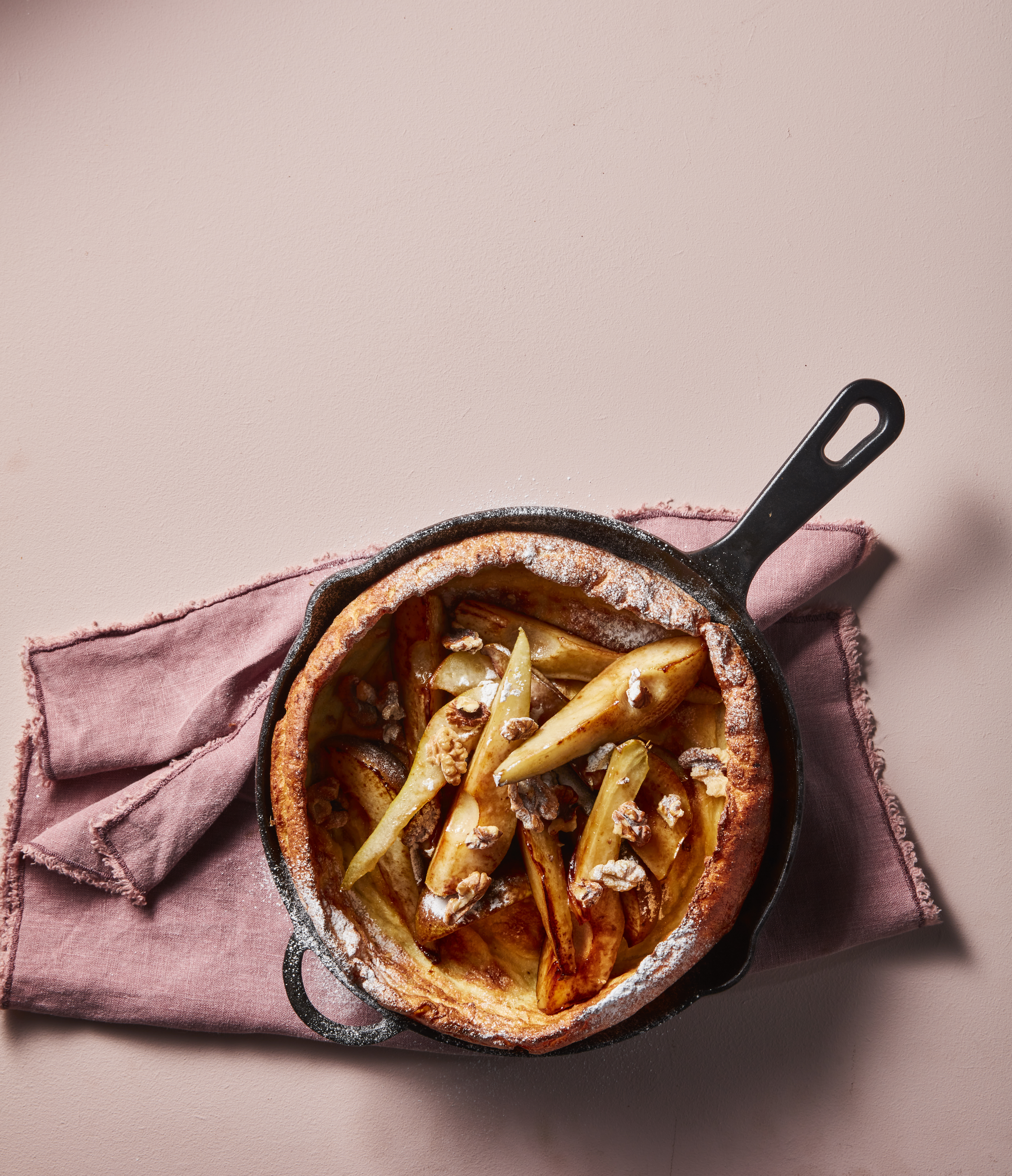 Pannenkoek uit de oven met peren en walnoten