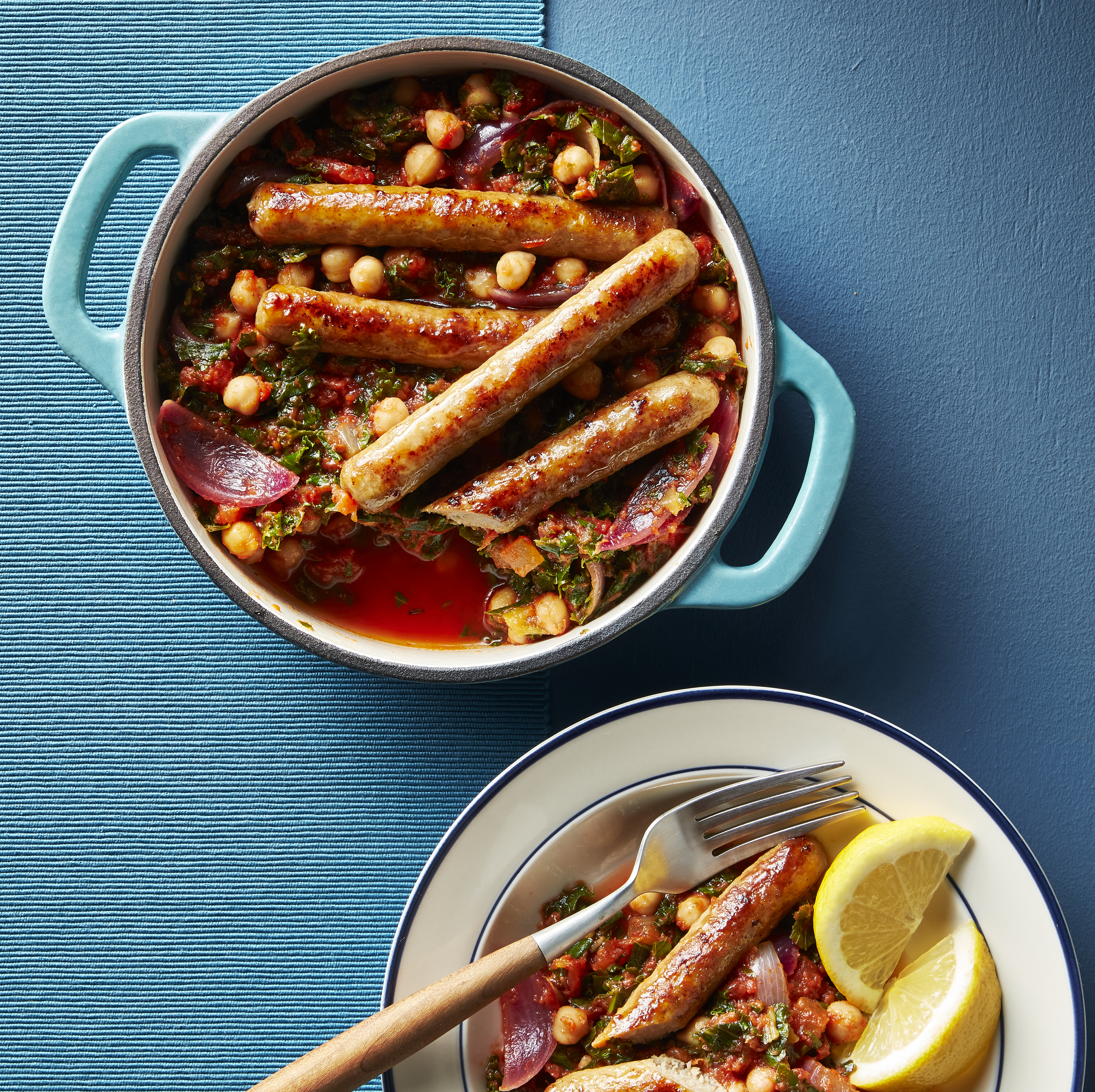 Gestoofde boerenkool met kikkererwten en worstjes