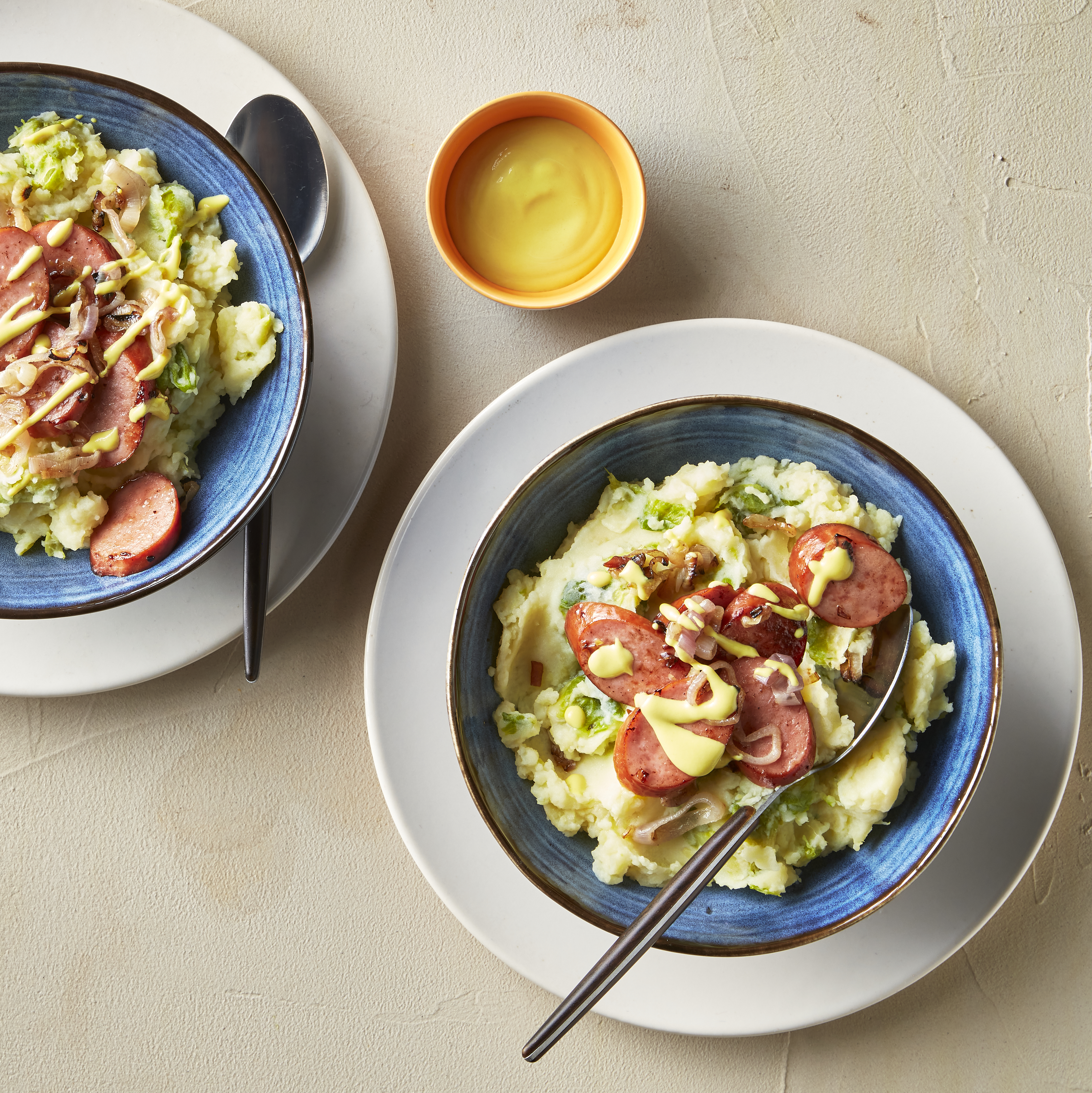 Spruitenstamppot met gebakken rookworst