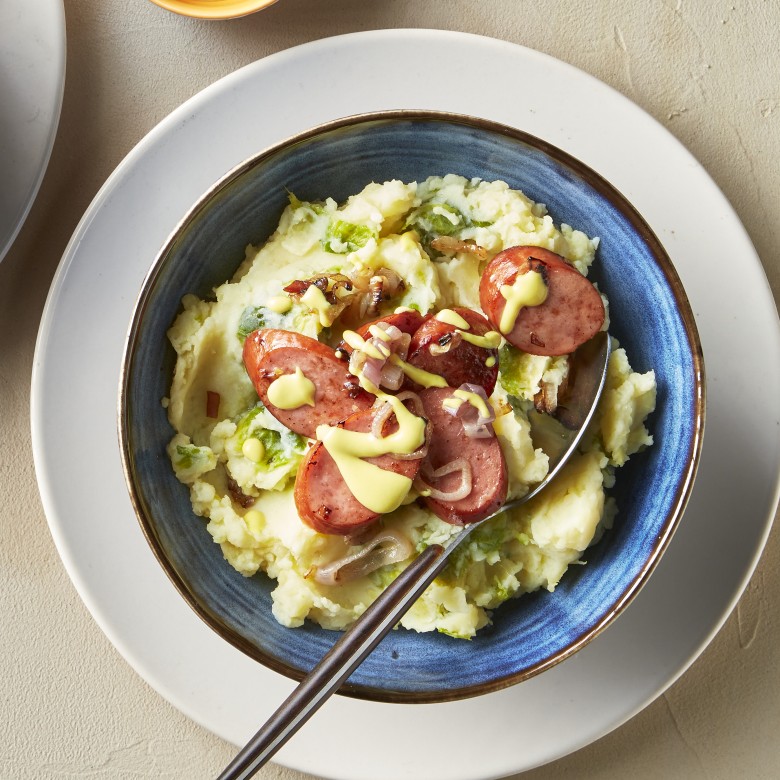 Spruitenstamppot met gebakken rookworst