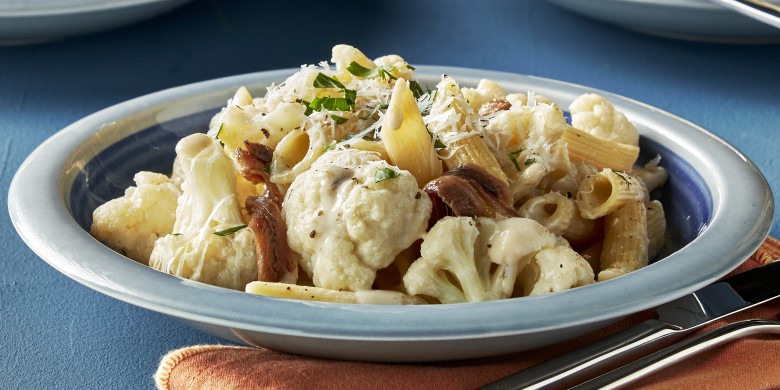 Pasta alfredo met bloemkool en ansjovis