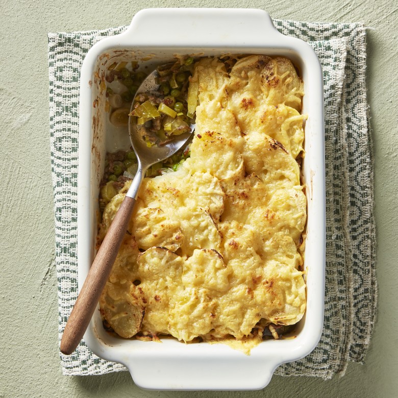 Gehaktschotel met prei, bleekselderij en erwten