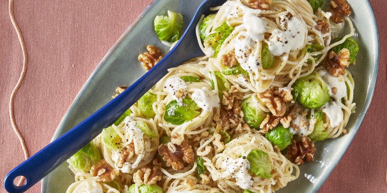 Spruitenpasta met noten