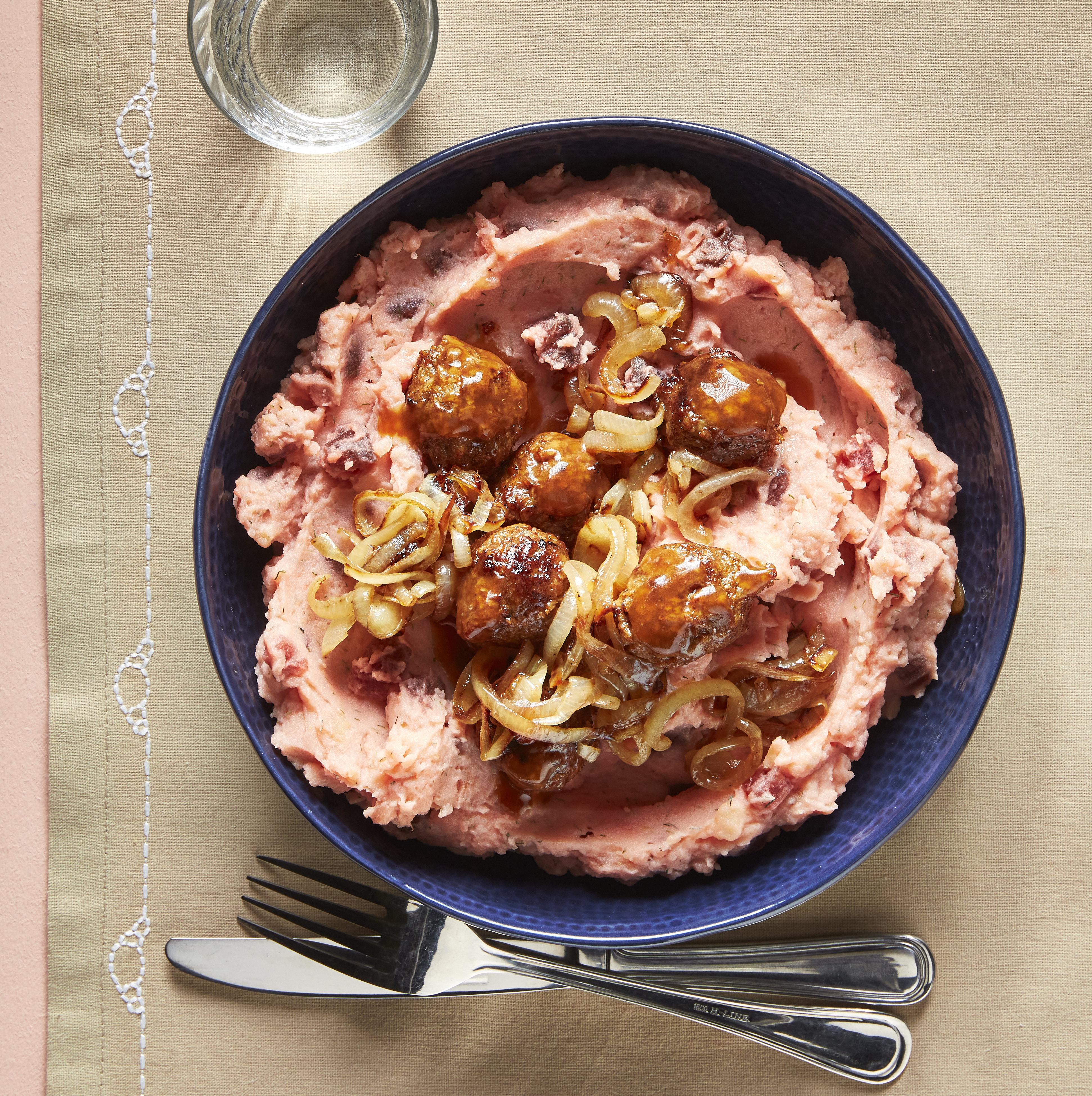 Stamppot van bietjes met plantaardige balletjes