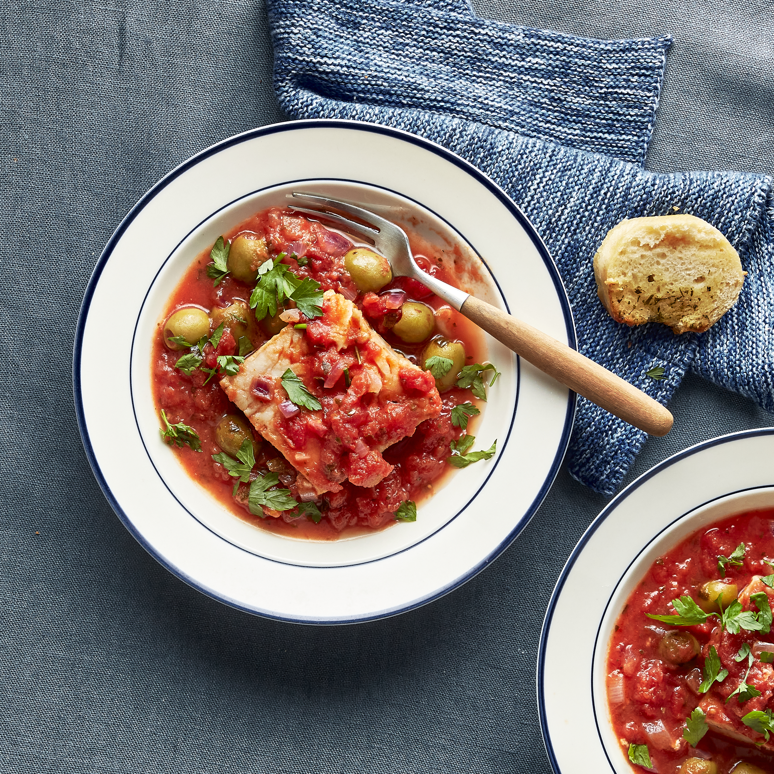 Mediterrane gestoofde koolvis met olijven