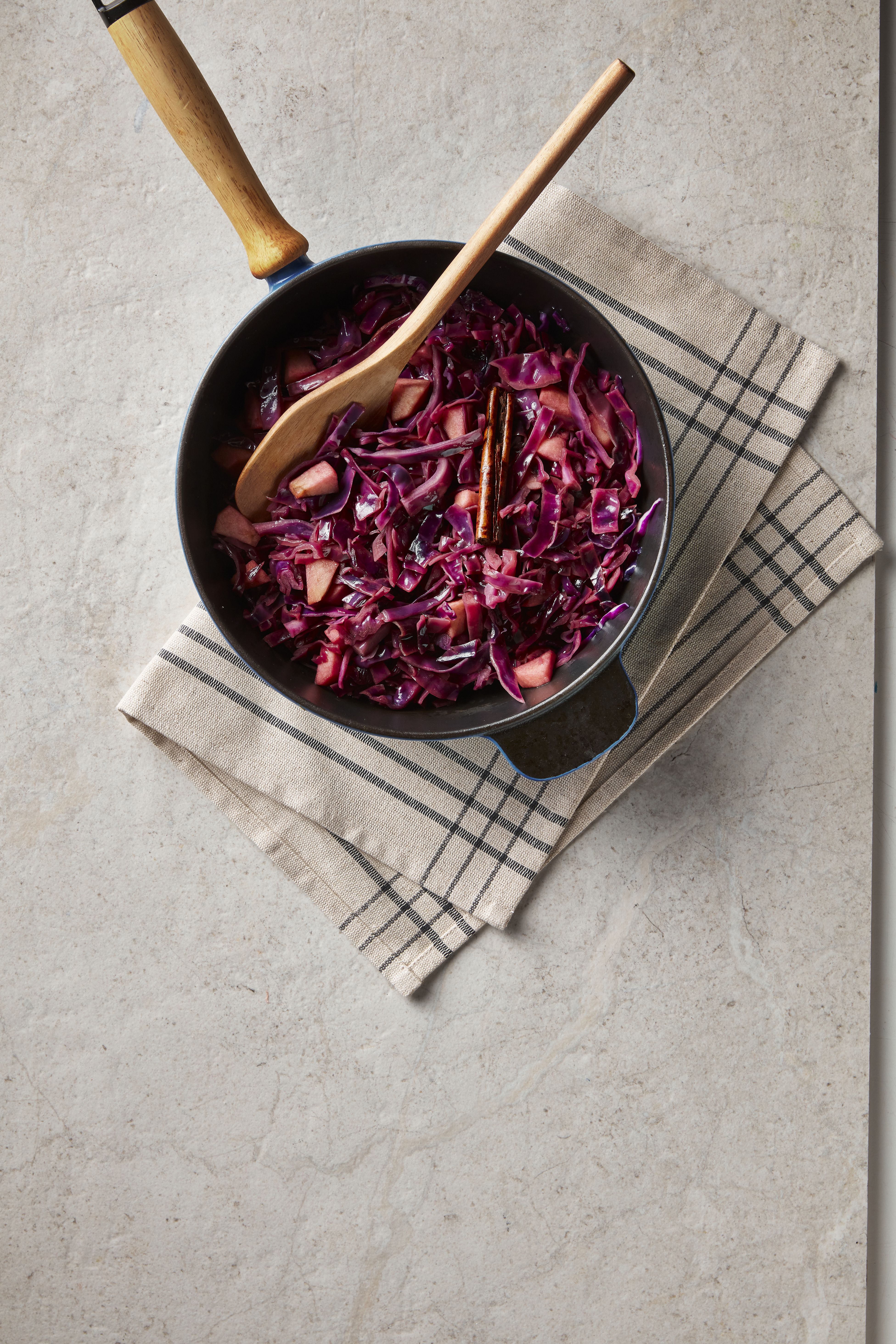 Klassiek gestoofde rodekool met appel