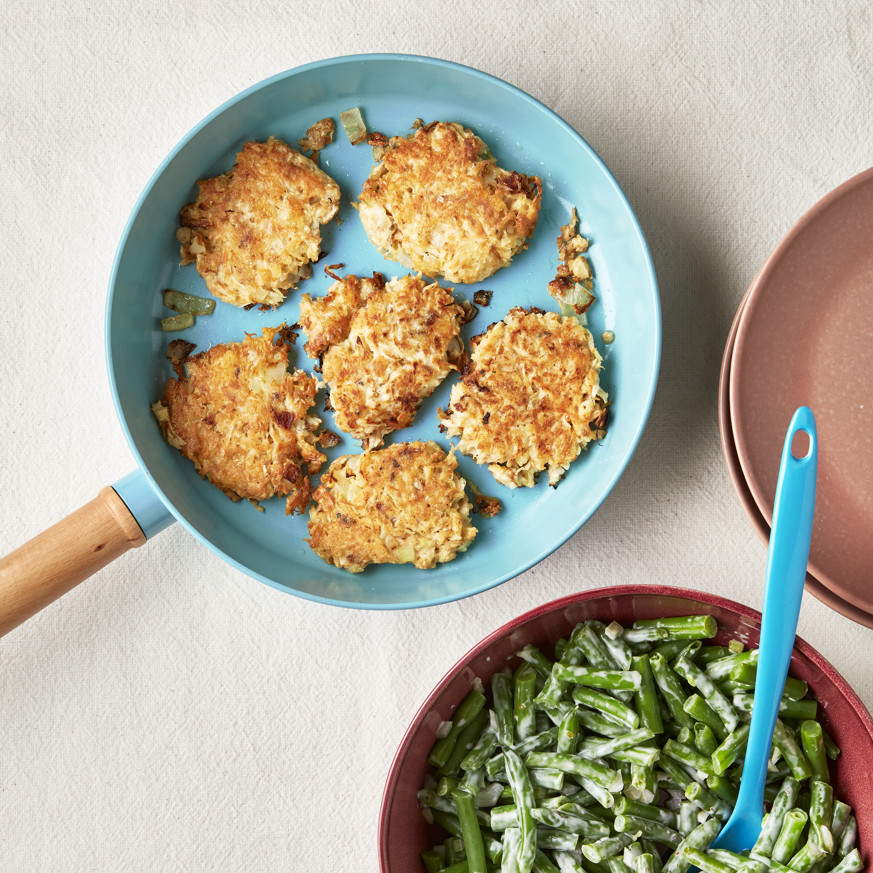 Knolselderijrösti met zalm en sperziebonensalade