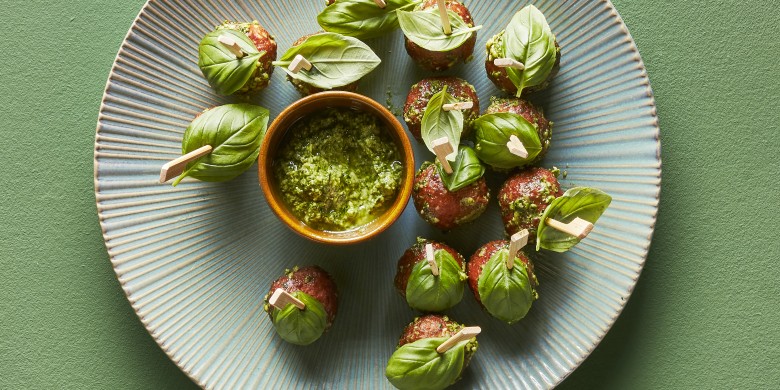 Balletjes uit de airfryer met pestosaus 