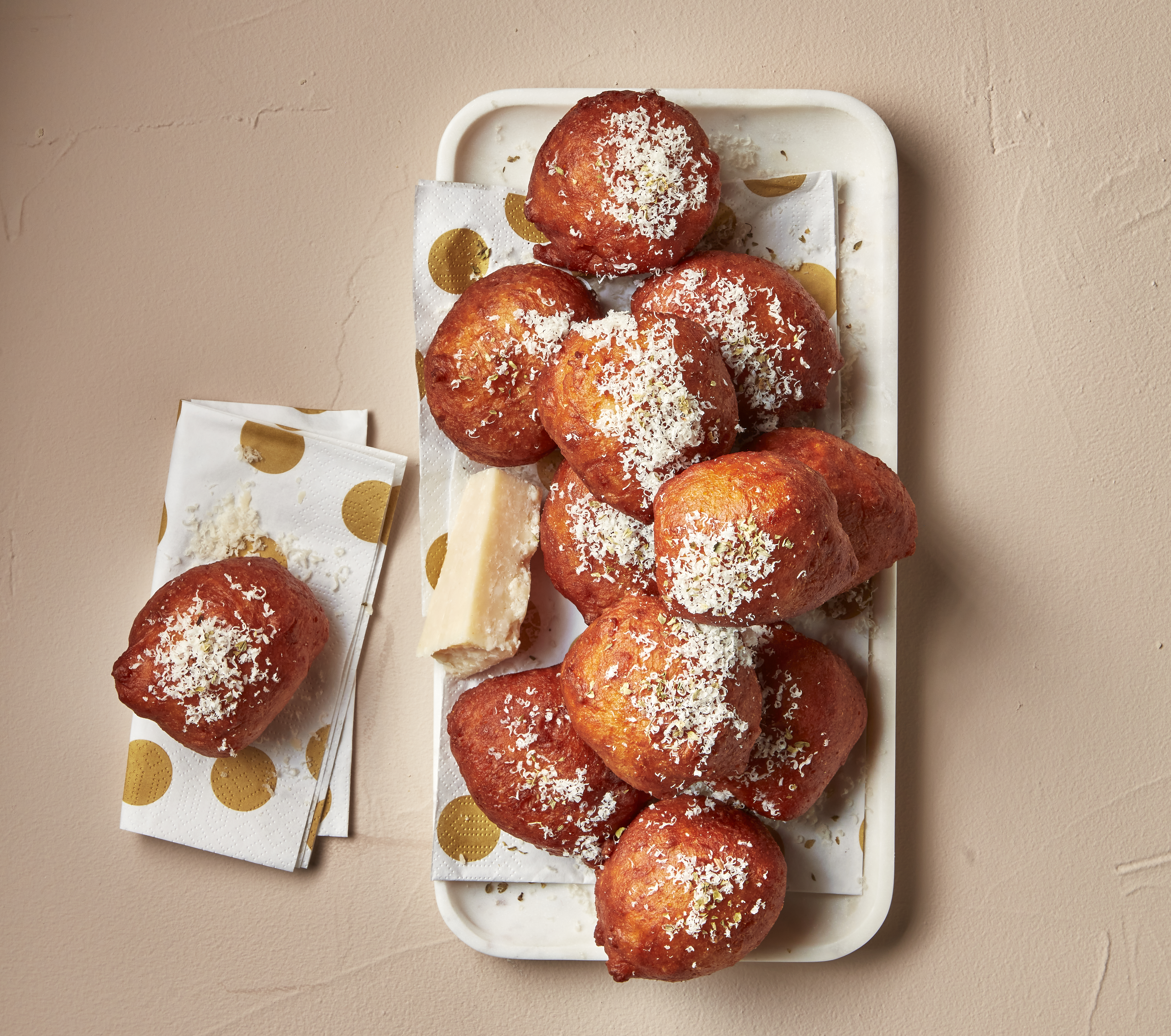 Hartige oliebollen met Parmezaanse kaas
