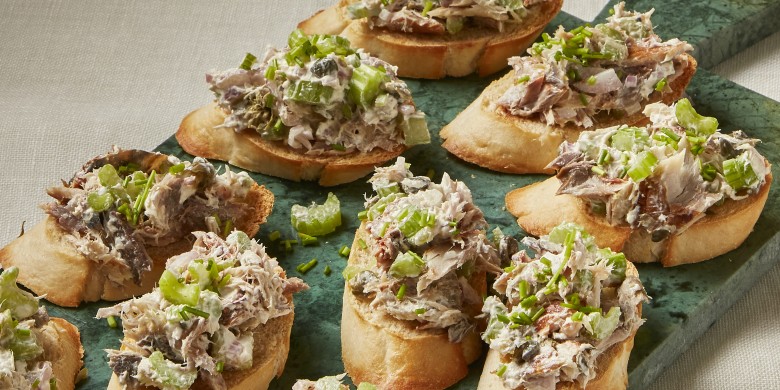 Toast met bleekselderij-makreelsalade