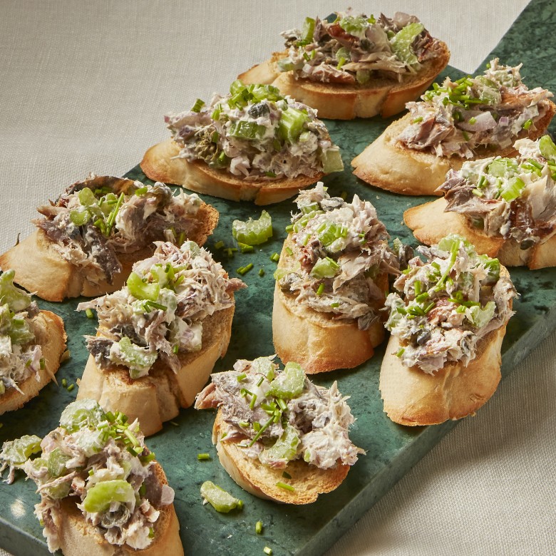 Toast met bleekselderij-makreelsalade